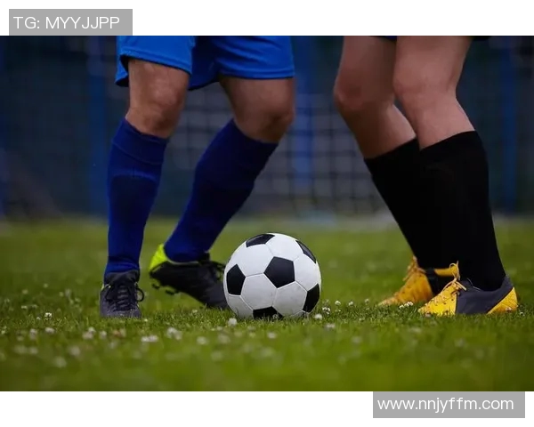 足球明星的独特选择揭秘他们为何青睐这种特别的球拍与运动之道