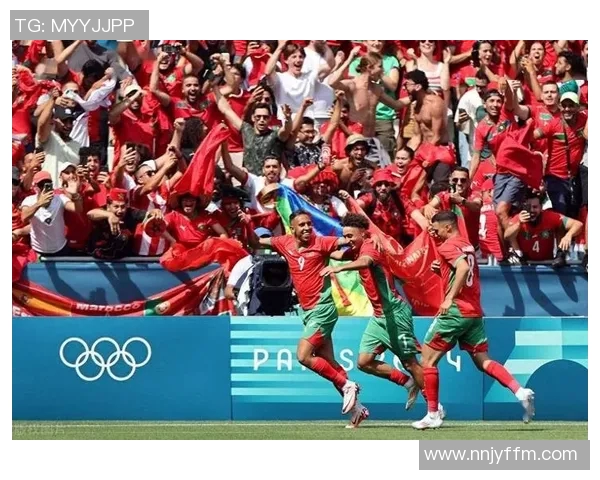 足球明星长屏壁纸精选展现球场魅力与运动激情的视觉盛宴